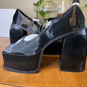 🌹Ochos Toros Big Moves Platform Heels🌹